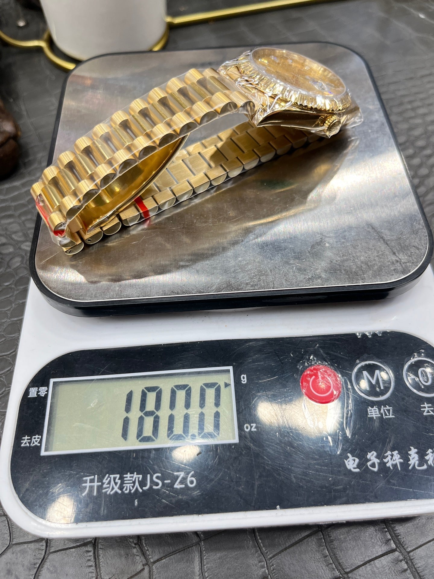 D-date- M228238- Yellow gold - 904L Steel - Automatic - 40mm