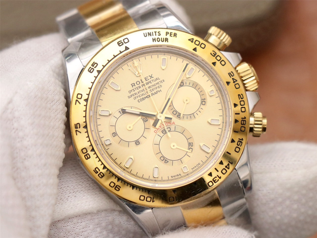 Chronograph -CLASSICAL WATCH--Yellow gold- Quartz-40mm