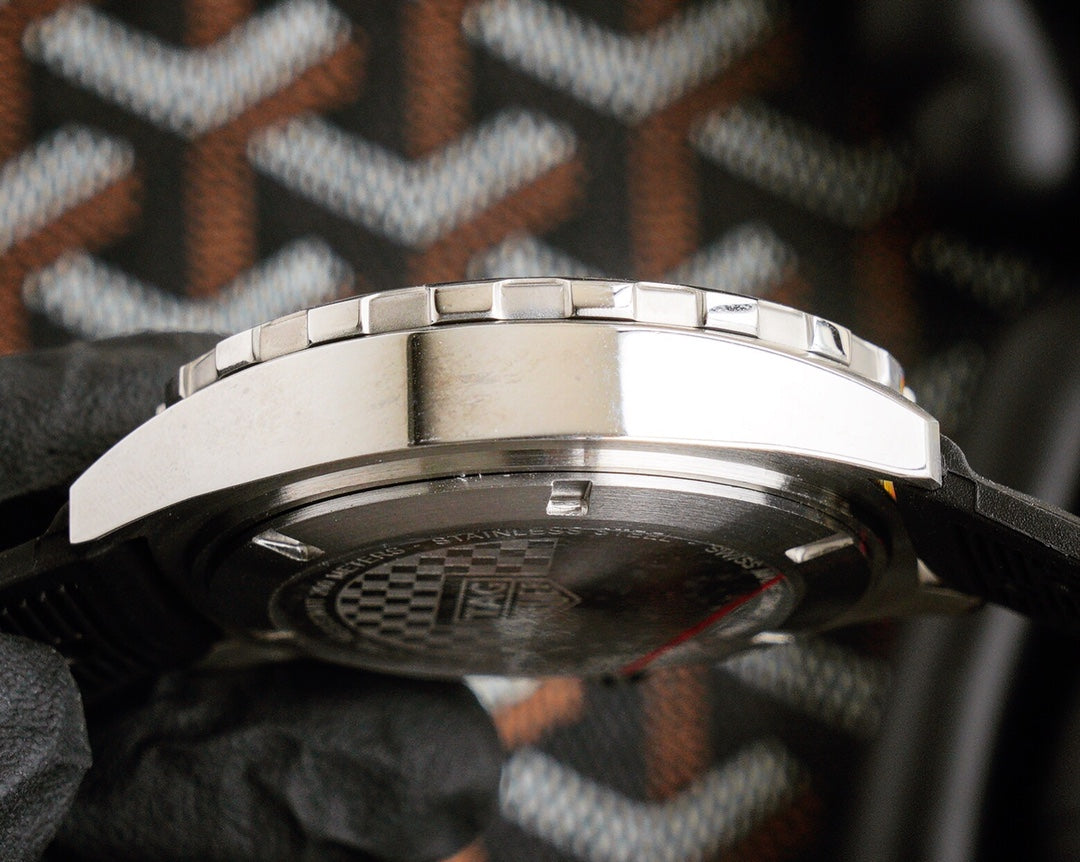 Chronograph - Black Rubber - Quartz - 41mm