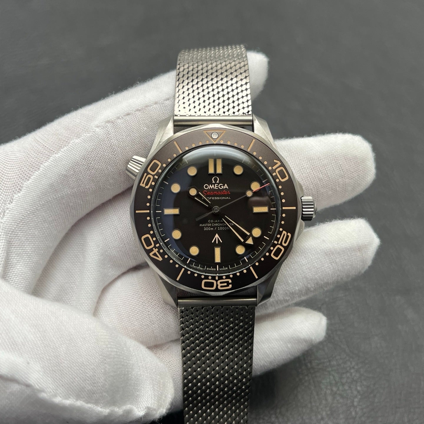 Top Version-210.90.42.20.01- Titanium - Automatic - 42mm