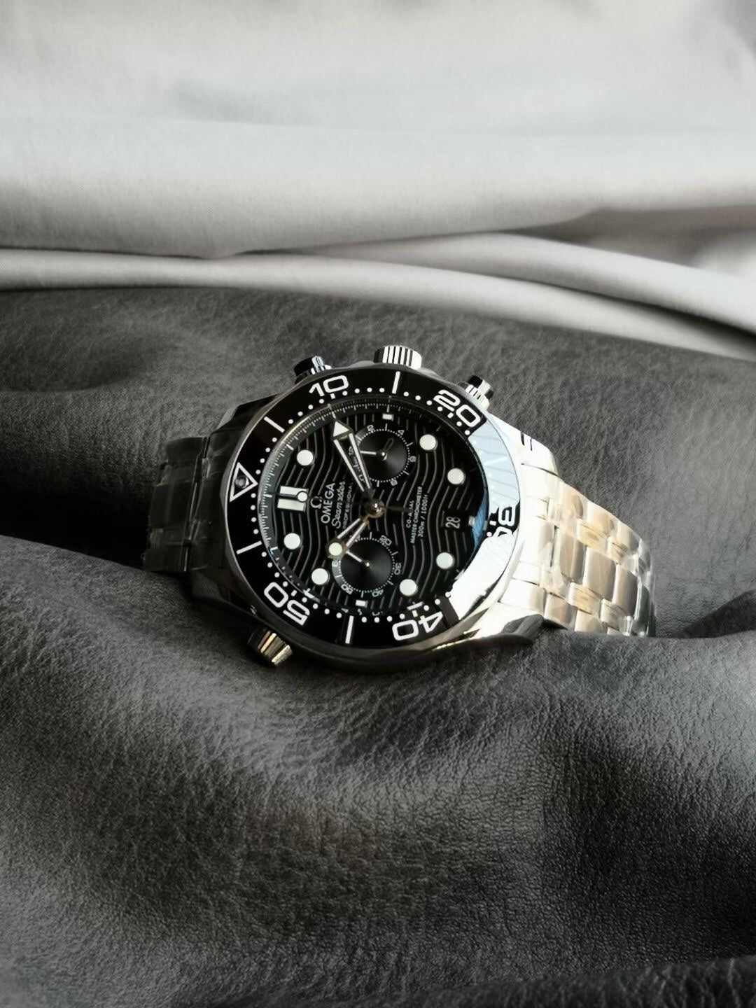 Black Steel - Grey Steel - Quartz - Automatic - 42mm